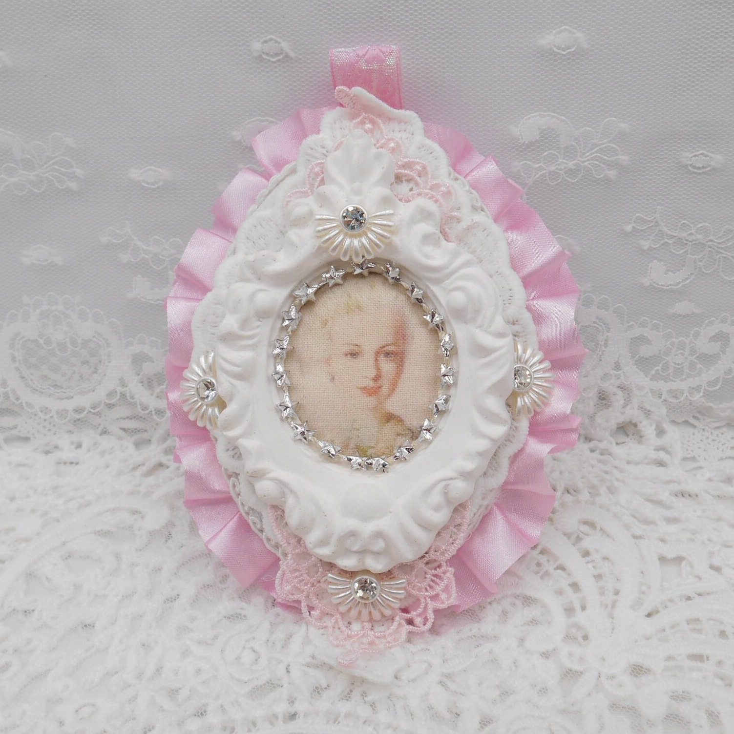 Médaillon Marie-Antoinette Esprit Shabby Fait Main, Décoration , Ornement, Maison et Déco