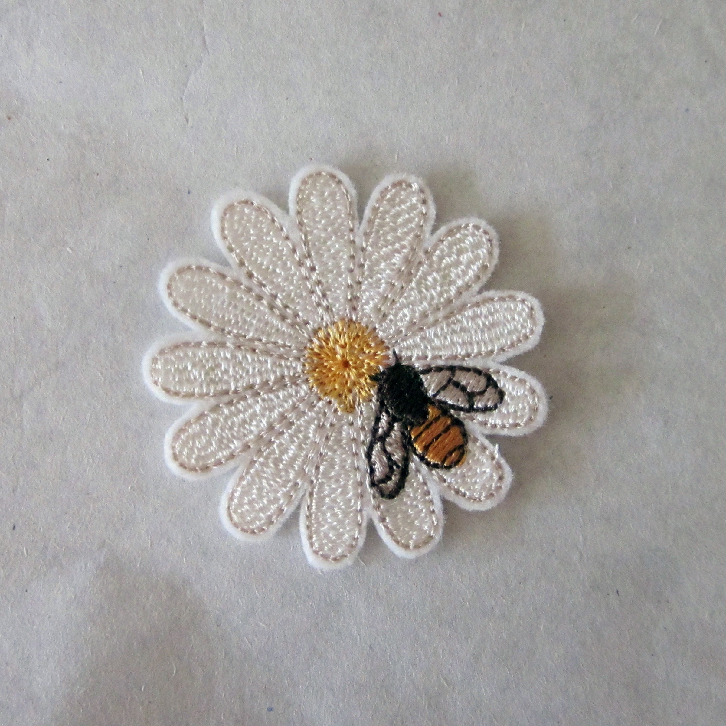 Embroidered Daisy Flower Iron on Patch Etsy