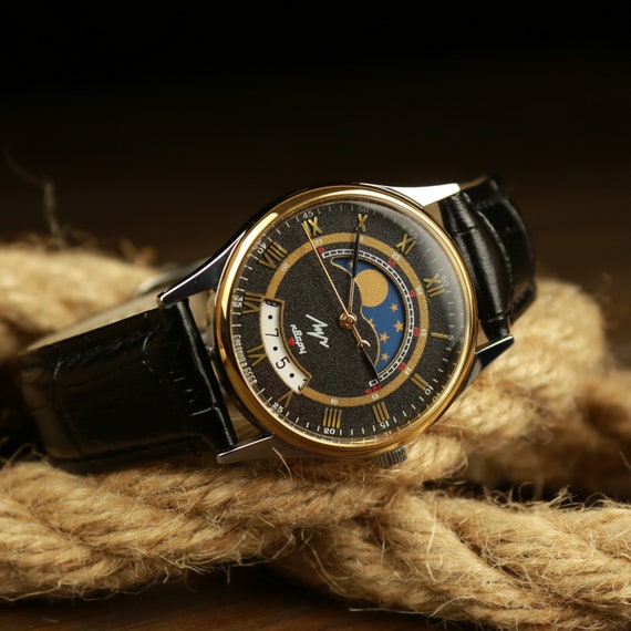 Soviet Quartz watch LUCH Real Moon Phases Calendar, Moon phase watch, moonphase calendar, moon watch