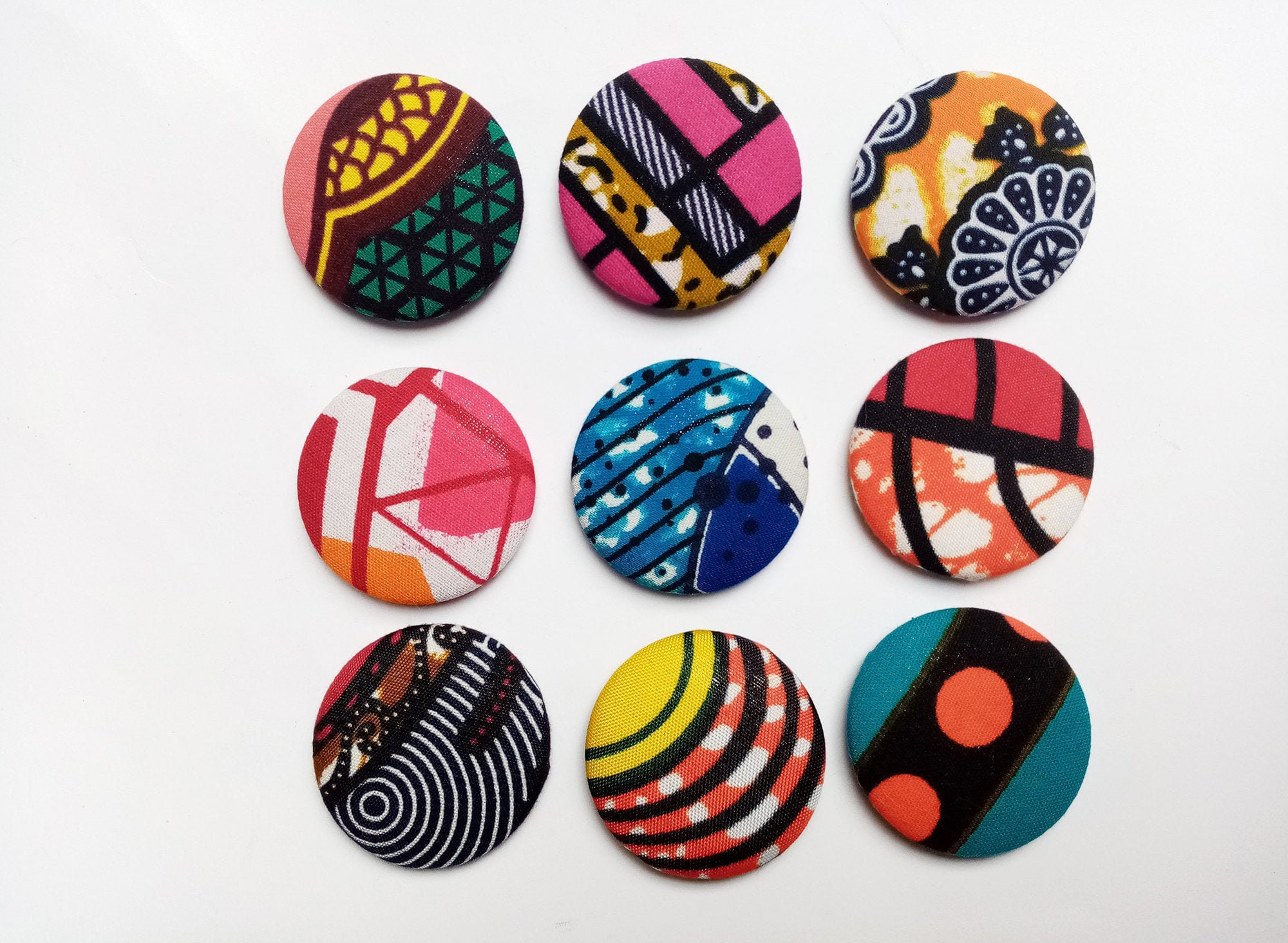 Magnet en Tissu Wax 3, 8 cm Motif Multicolore Au Choix