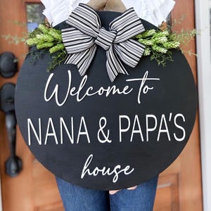 Door Hanger for Grandparents: Customizable Wooden Front Door Wreath for Nana and Papa&#39;s House