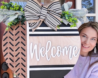 Welcome Wooden Door Sign | Round Wooden Family Name Sign with Bow and Greenery | Welcome Door Hanger | Welcome Door Sign with Name