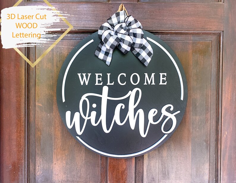 Halloween 'Hey Boo' Door Hanger Wooden Circle Halloween Sign Farmhouse Style Fall Sign Front Door Decor Black Welcome Witch