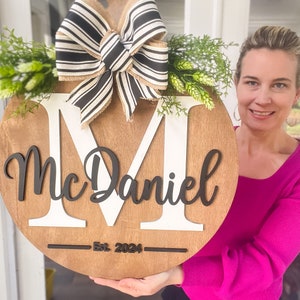 Percha para puerta de entrada / Decoración de puerta personalizada / Letrero de madera con apellido / Corona para puerta de entrada / Letrero de establecimiento / Regalo de aniversario