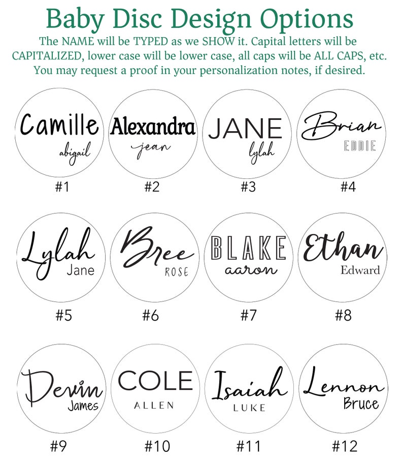 K&ouml;nnte beinhalten: Zw&ouml;lf verschiedene Designs f&uuml;r personalisierte Baby-Scheiben. Jedes Design zeigt einen Namen in einem anderen Schriftstil und enth&auml;lt einen kleineren Namen darunter. Die Designs sind von 1 bis 12 nummeriert.