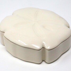 1992 Ceramic Sand Dollar Lidded Box