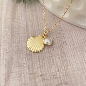 Dainty 14K Gold Filled Seashell Pearl Necklace, Scallop Shell Charm, Beach Gifts, Summer Jewelry, Ocean Gifts, Resort Jewelry, Minimalist
