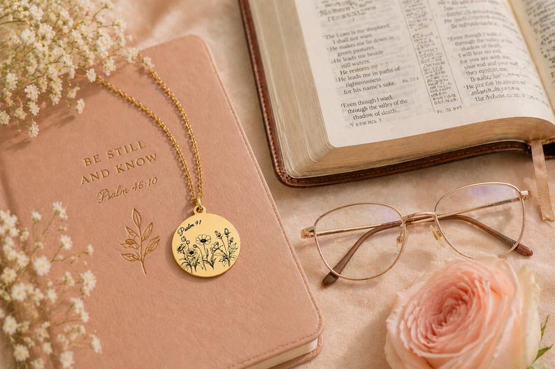 Gepersonaliseerde bijbelvers ketting aangepaste schrift sieraden christelijk cadeau voor haar geloof ketting aanmoedigingscadeau doop cadeau gouden bedel afbeelding 2