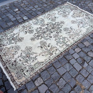 Vintage Oushak Turkish Rug: Handwoven Wool Kilim, 3.7 x 7.0 ft