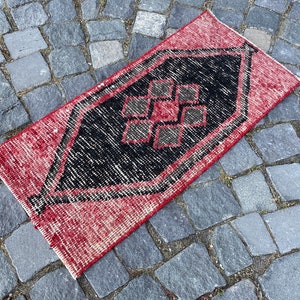 Small Vintage Turkish Rug: Handknotted Wool Accent Mat (1.2 x 2.6 ft)