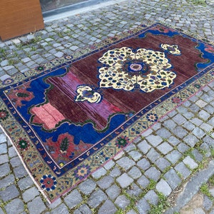 Large Vintage Oushak Rug: 4.8 x 9.4 ft Handwoven Turkish Kilim