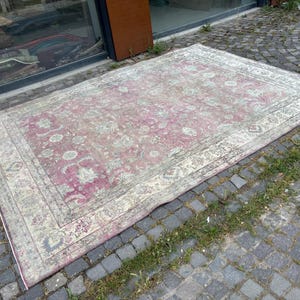 Handwoven Oushak Rug: 7.8 x 10.6 ft, Vintage Turkish Kilim