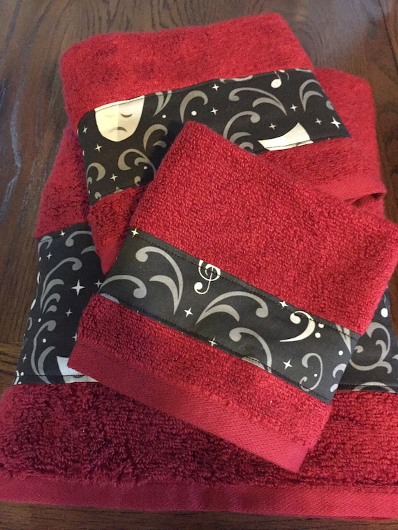 Handmade 3-piece Deep Rich Burgundy Red Bath Towel Set Trimmed With Black/white  Theatre Damask Cotton Print Fabric 