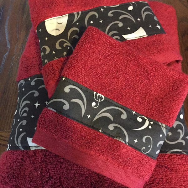 Handmade 3-Piece Deep Rich Burgundy Red Bath Towel Set Trimmed With Black/White Theatre Damask Cotton Print Fabric
