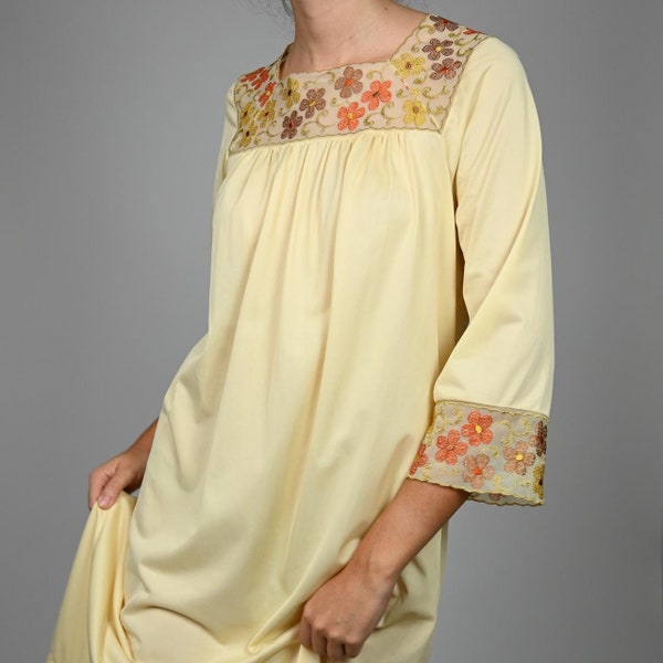 Vintage 1970s nightgown/slipdress