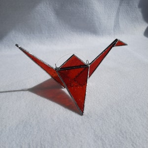 Modello digitale per aiutarti a realizzare una gru origami in vetro colorato. Gru origami in PDF, download digitale