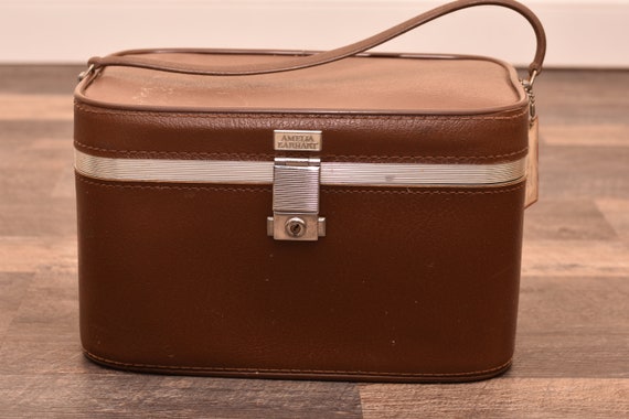 amelia earhart train case