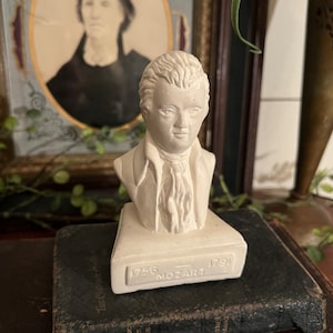 Midcentury Vintage Chalkware Willis Music Co. Bust of Mozart: Ca. Mid 20th Century