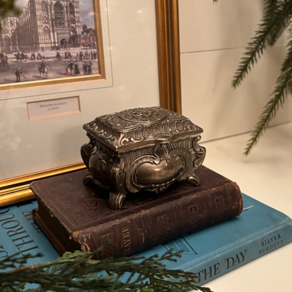 Vintage Victorian Style Art Nouveau Silver-Plate Jewelry Casket w/ Light Blue Lining Made-in Japan: Ca. 1950s