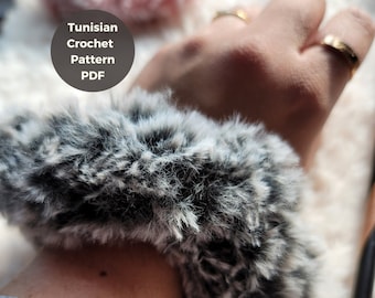 Crochet Scrunchies Pattern, easy to follow photo tutorial, crochet pattern, scrunchie pattern, hair tie pattern, faux fur pattern