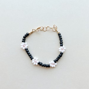 Daisy Beaded bracelet | baby bracelet toddler bracelet | black bracelet | daisy bracelet | white flower bracelet | gold filled | seed bead
