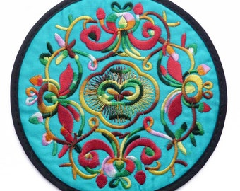 1 rond en satin bleu turquoise broderies multicolore ethnique 13 cm