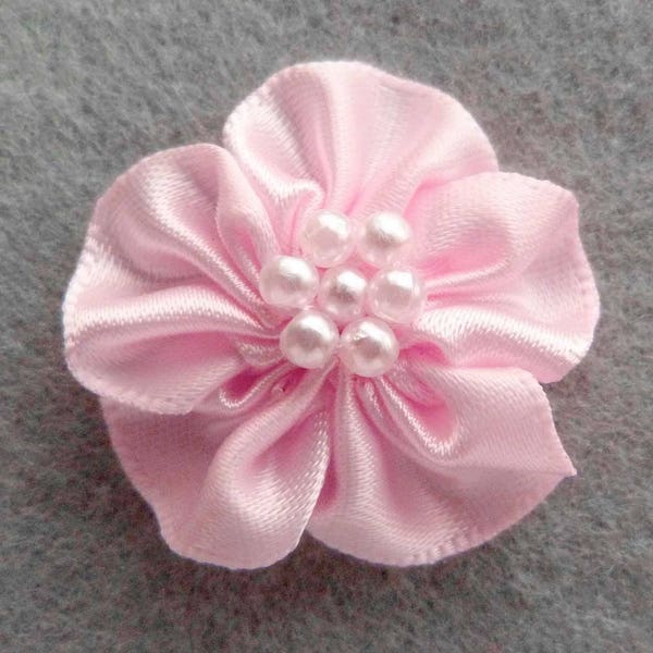 Lot de 10 petites fleurs satin Qualité 25mm rose bonbon clair perles nacrées blanches appliques