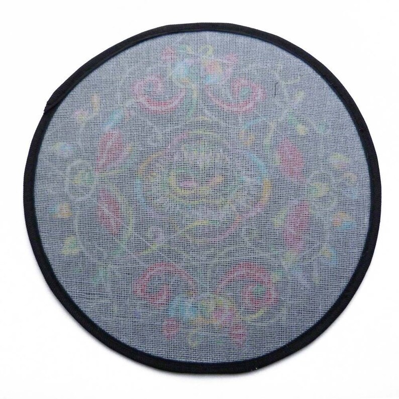 1 rond plat applique en tissu satin uni brodé multicolore dominante violet parme ethnique 13 cm image 2