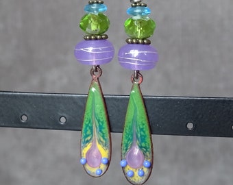boucles d'oreille rétro vert violet, bohème, vintage, naïve, unique, rustique, cuivre émaillé, verre filé au chalumeau, hippie