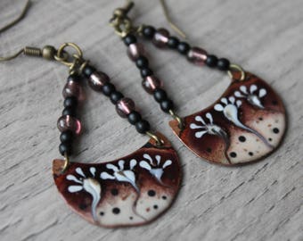 boucles d'oreilles fleur rustique chocolat carramel nougat bohème poétique tribale artisanale cuivre émaillé pétale, idée cadeau femme