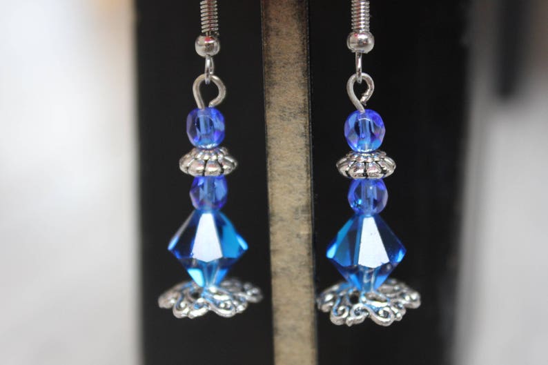 boucles d'oreille vintage et romantique, petite fée bleu, cristal de swarovski bleu et argent couleur bronze image 4