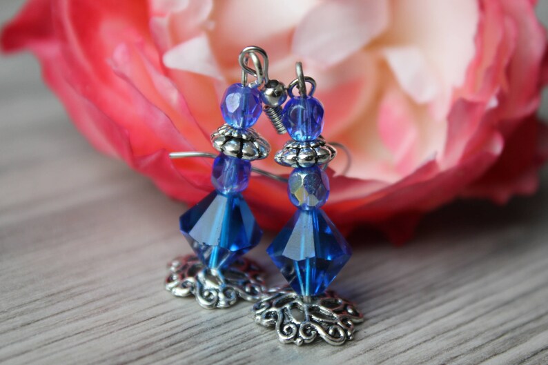 boucles d'oreille vintage et romantique, petite fée bleu, cristal de swarovski bleu et argent couleur bronze image 1