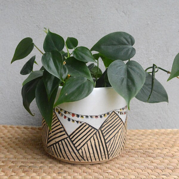 Mountain Hiking Planter/ Ceramic Mountain Planter with Hikers/ Nepal Mountain/ Pottery Planter/ Medium Planter/ Handmade Ceramic Planter