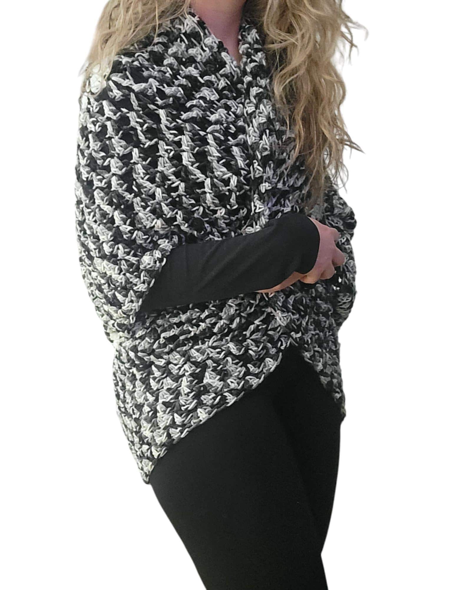 Handmade black and white crochet shrug top, fall winter shrug , black and whi, crochet fashion, crochet top