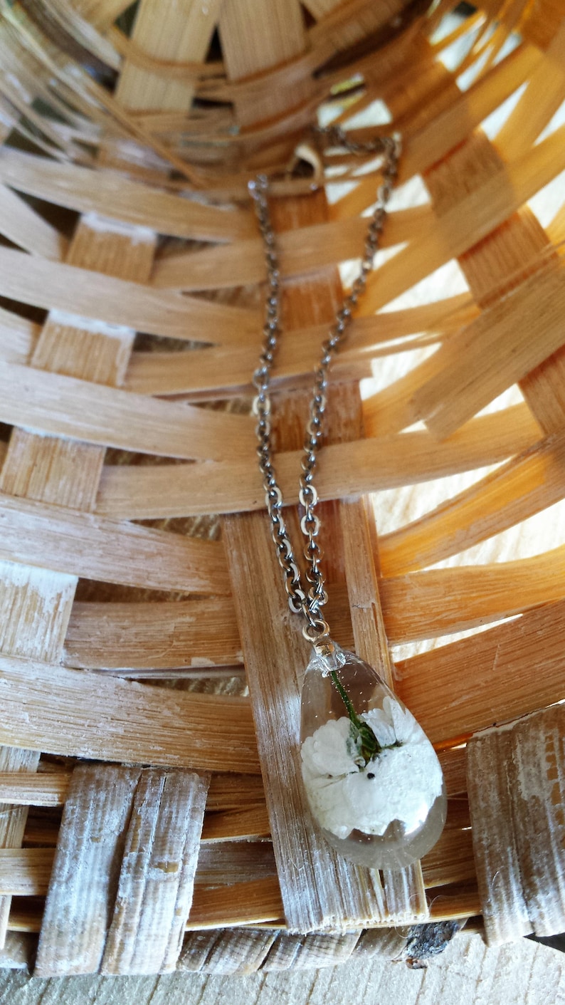 Small Teardrop White Flower Bracelet