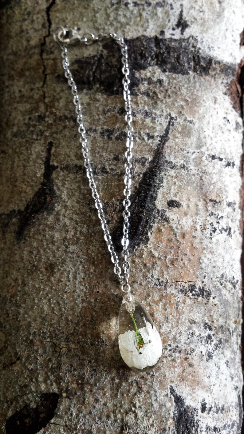 Small Teardrop White Flower Bracelet