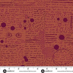 Peut inclure: Un tissu au design vieilli avec des éléments manuscrits. Le fond est brun rougeâtre chaud, avec des éclaboussures d'encre violet foncé, des gribouillis et du texte manuscrit. Le texte comprend des phrases et des chiffres.