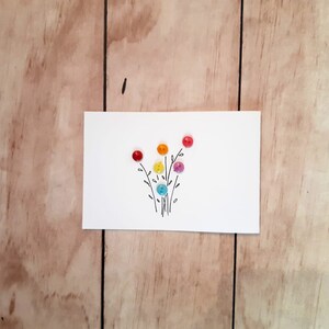 Grußkarte, Blume, Blumen, recycelte Kunst, Knopfkunst, minimalistische Kunst, handgemacht, Geschenk, Geschenk, Klappkarte, kompakt, originell