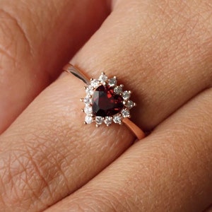 Anillo de gema de corazón rojo, plata de ley 925 chapada en oro, anillo de gema de encanto de sello rojo rubí, regalo para ella imagen 3