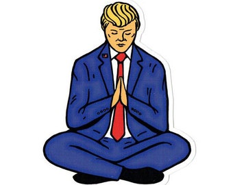Könnte beinhalten: Ein Aufkleber mit einer Cartoon-Illustration einer Person in einem blauen Anzug und roter Krawatte, die in der Lotusposition mit gefalteten Händen sitzt. Die Person hat blondes Haar und geschlossene Augen, mit einer kleinen Anstecknadel am Revers.