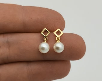 1 pair of delicate stud earrings with pearl-bridal jewelry-wedding jewelry-noble-elegant-pearl-pearl jewelry-925 silver-gold plated