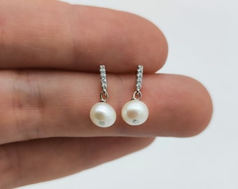 1 pair of elegant stud earrings with pearl pendant//zircon//glitter stud earrings//noble//bridal jewelry//pearl jewelry//pearl stud earrings//925 silver