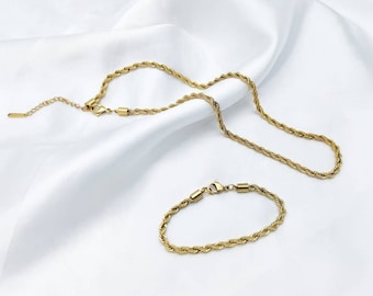 Twist necklace//twisted//stainless steel//gold plated//noble//elegant