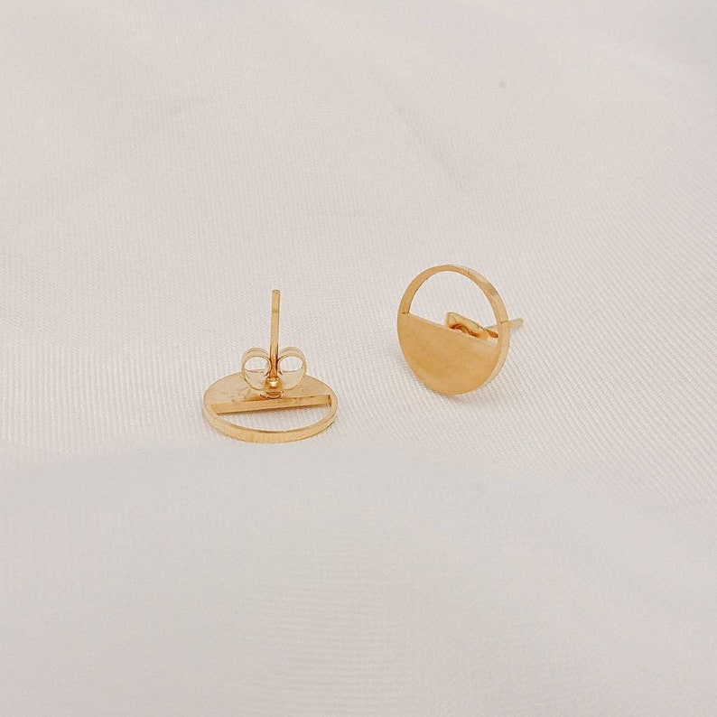 1 pair of simple ear studs-geometric-filigree-stainless steel-gold-brushed-matt-circle image 4