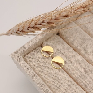 1 pair of simple ear studs-geometric-filigree-stainless steel-gold-brushed-matt-circle