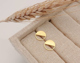 1 pair of simple ear studs-geometric-filigree-stainless steel-gold-brushed-matt-circle