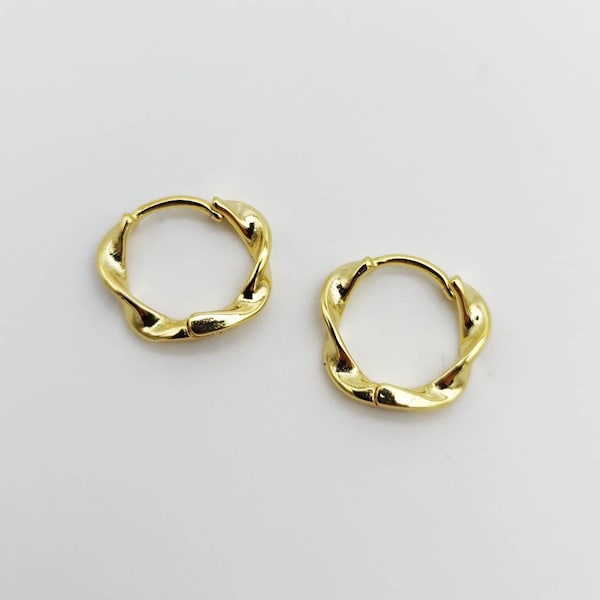 1 pair of trendy hoop earrings - 925 silver-gold-plated - elegant hoop earrings - elegantly wound