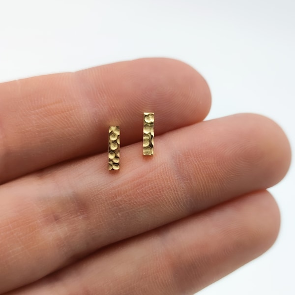 1 pair of gold stud earrings//stainless steel//gold plated//hammered//simple//noble//elegant//waterproof//pin//minimalist//geometric