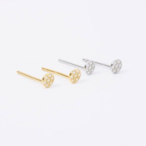 1 pair of mini stud earrings with delicate rhinestones 925 silver-gold-plated circle plates
