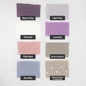 Puede incluir: Muestras de tela en varios colores, incluyendo gris malva, gris claro, blanco roto, lavanda, rosa p&aacute;lido, avena natural, azul cielo y avena natural con lunares.